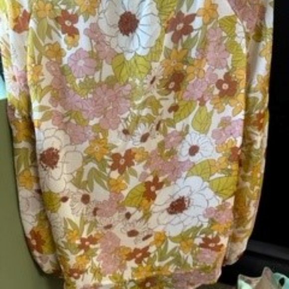 Flowery Top - Picture 2 of 2